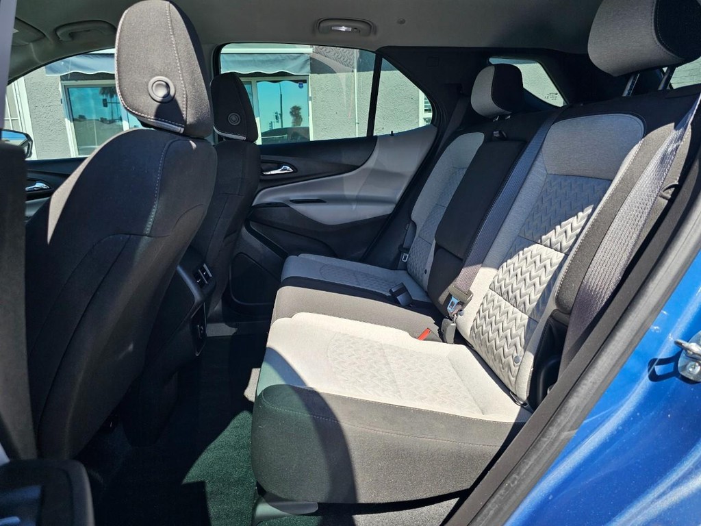 Chevrolet Equinox Vehicle Full-screen Gallery Image 24