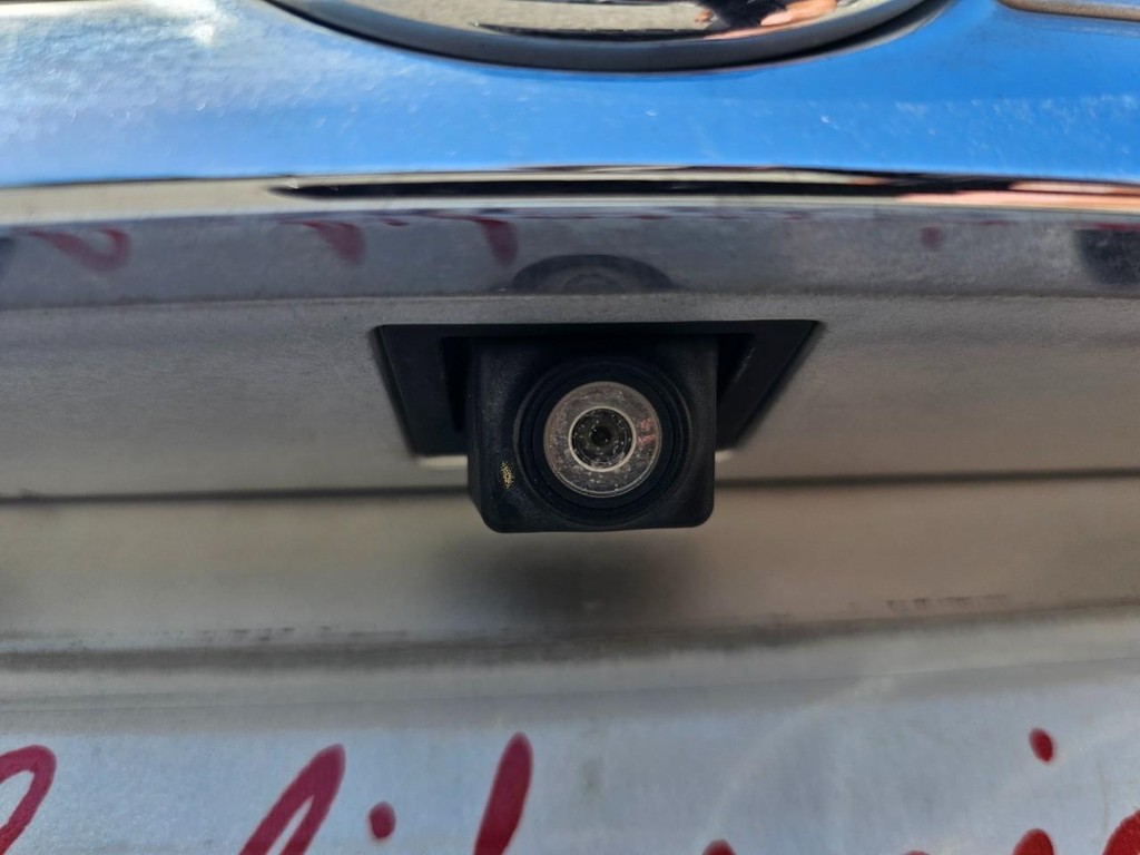 Buick Encore Vehicle Full-screen Gallery Image 13