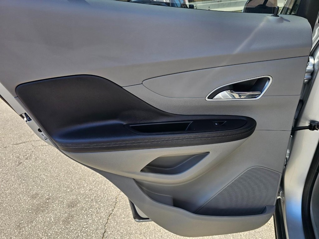 Buick Encore Vehicle Full-screen Gallery Image 23