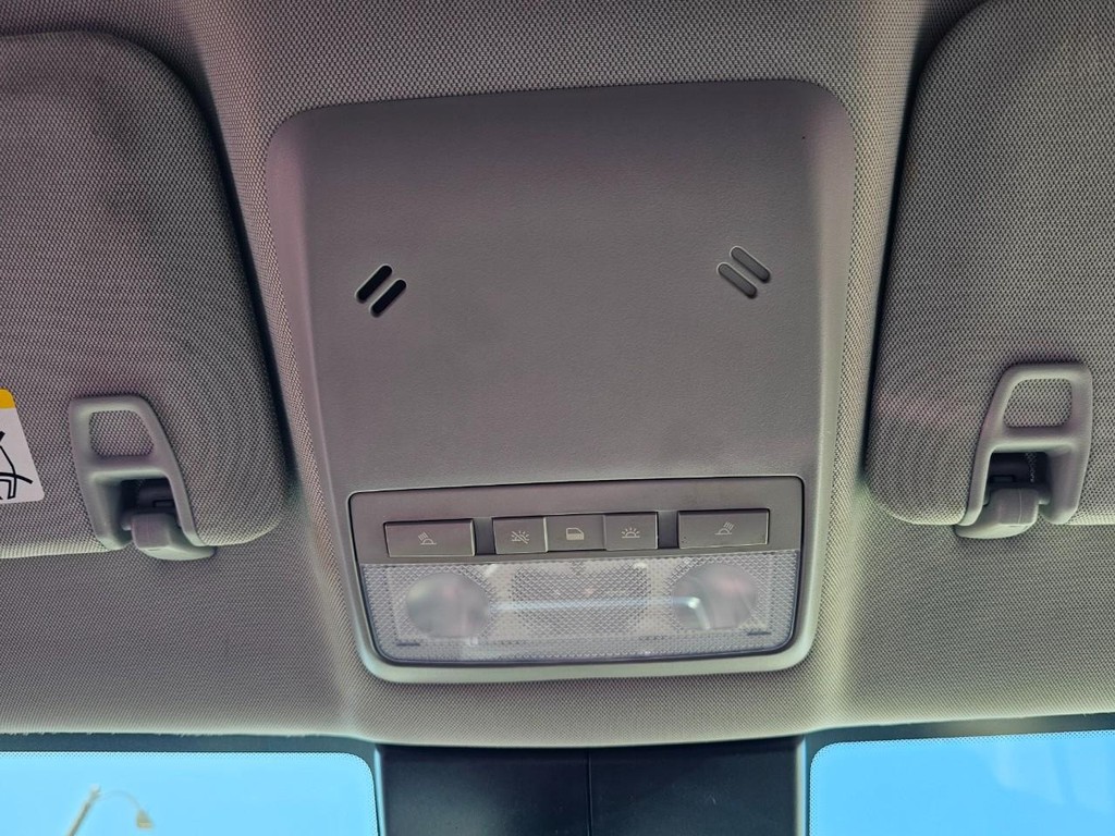 Buick Encore Vehicle Full-screen Gallery Image 31