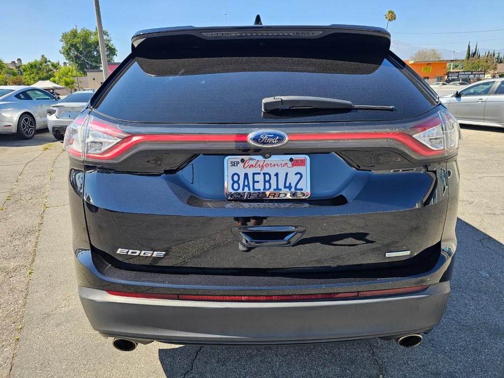 Ford Edge Vehicle Full-screen Gallery Image 4