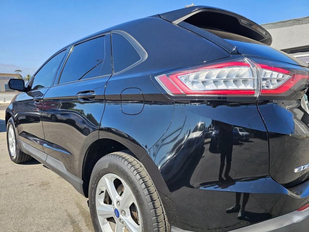 Ford Edge Vehicle Full-screen Gallery Image 11