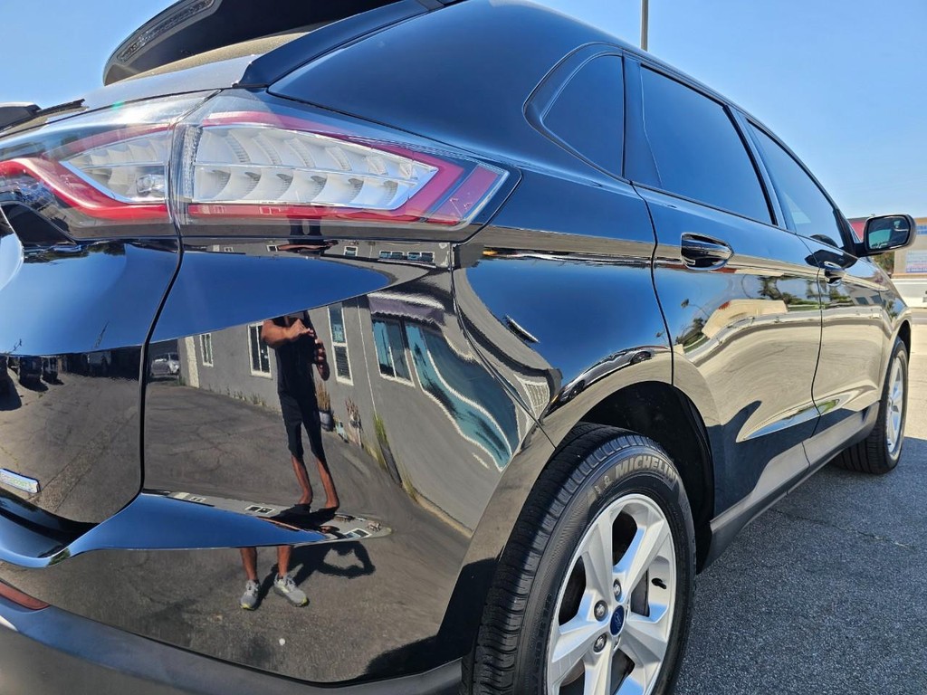 Ford Edge Vehicle Full-screen Gallery Image 12
