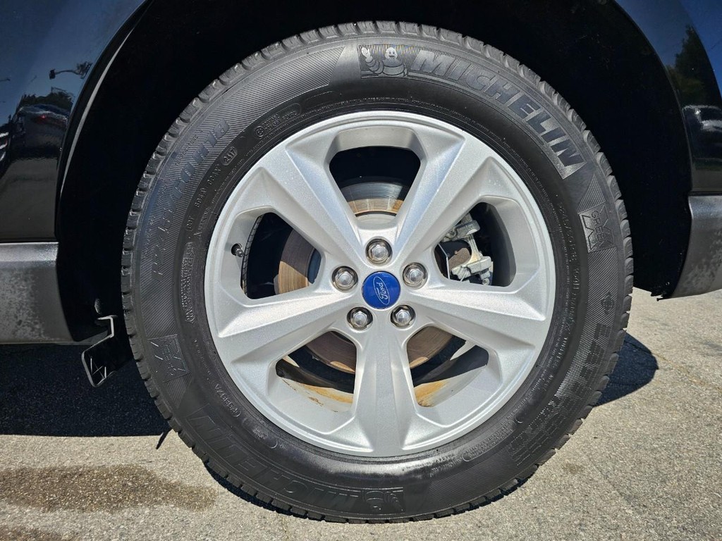 Ford Edge Vehicle Full-screen Gallery Image 15
