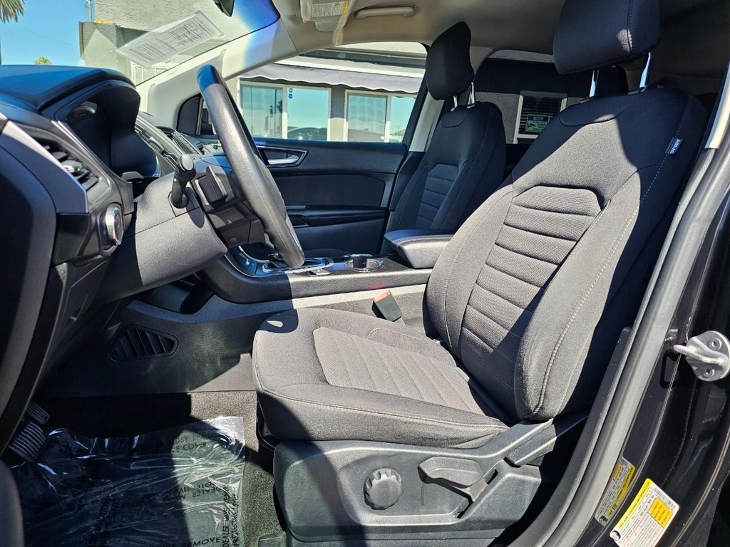 Ford Edge Vehicle Full-screen Gallery Image 17