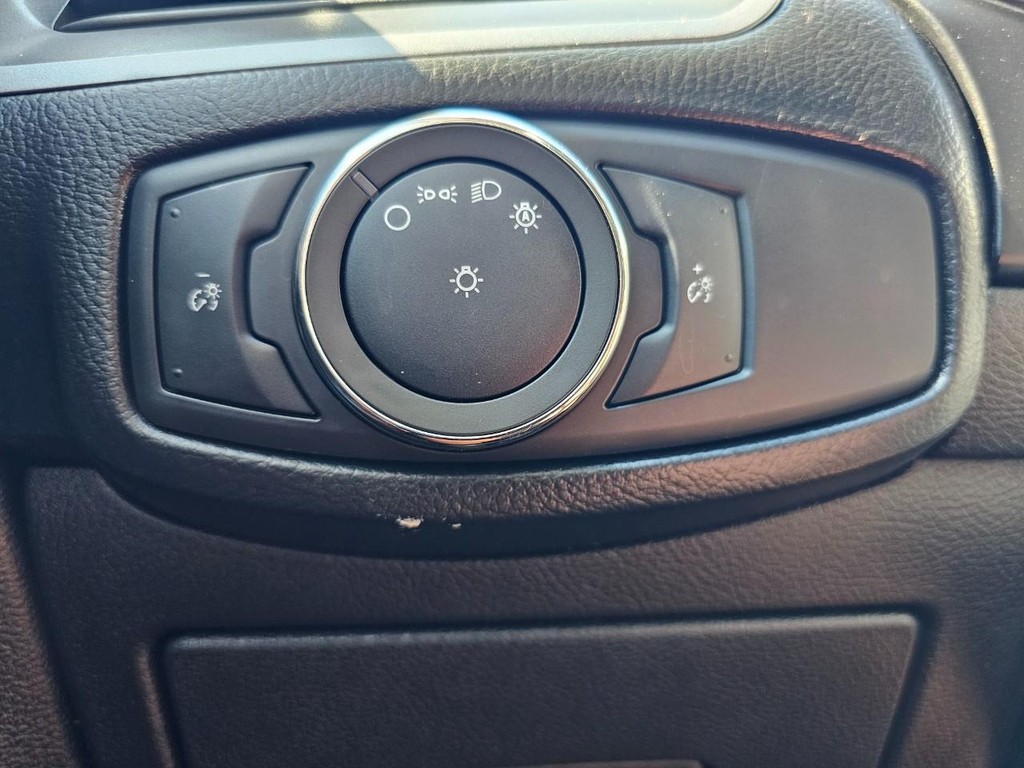 Ford Edge Vehicle Full-screen Gallery Image 18