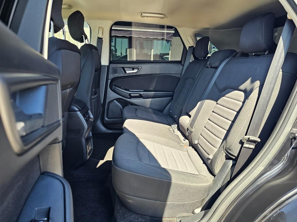 Ford Edge Vehicle Full-screen Gallery Image 25