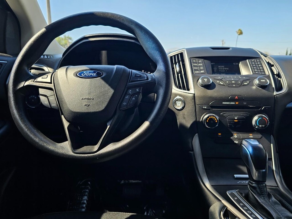 Ford Edge Vehicle Full-screen Gallery Image 27