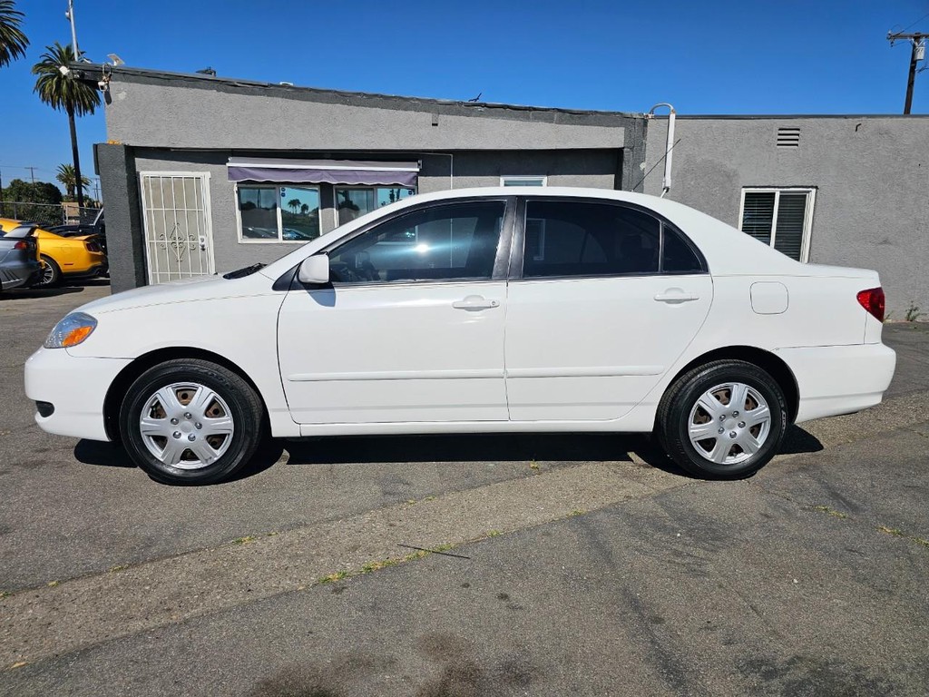 Toyota Corolla Vehicle Full-screen Gallery Image 2
