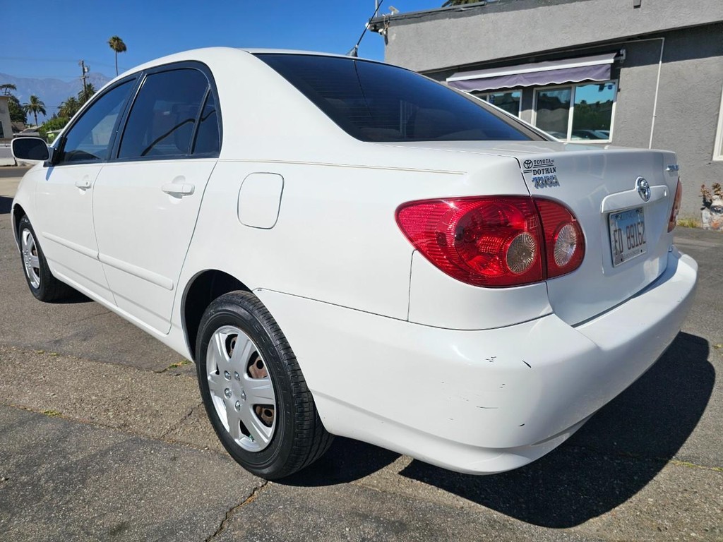 Toyota Corolla Vehicle Full-screen Gallery Image 3