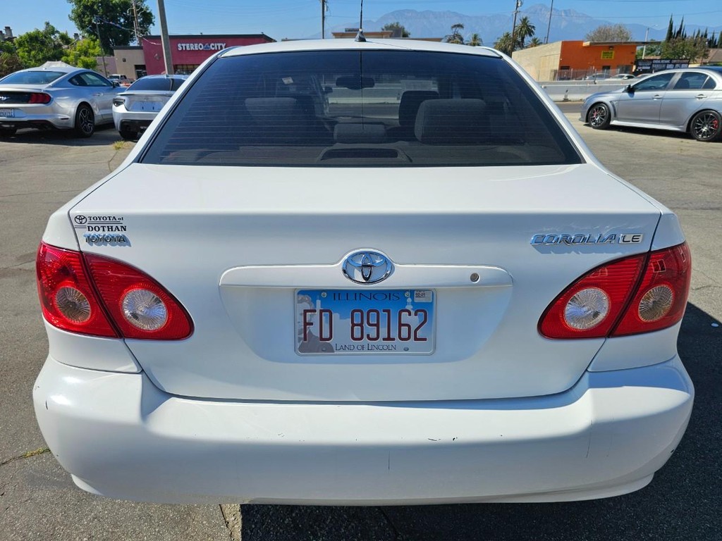 Toyota Corolla Vehicle Full-screen Gallery Image 4