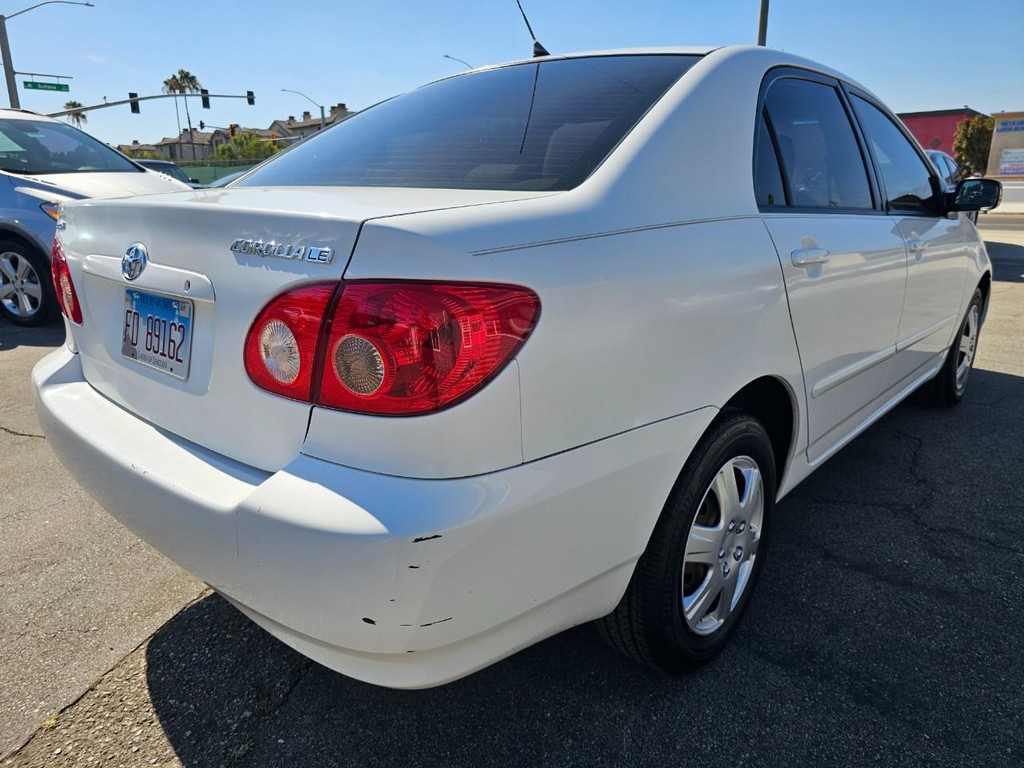 Toyota Corolla Vehicle Full-screen Gallery Image 5