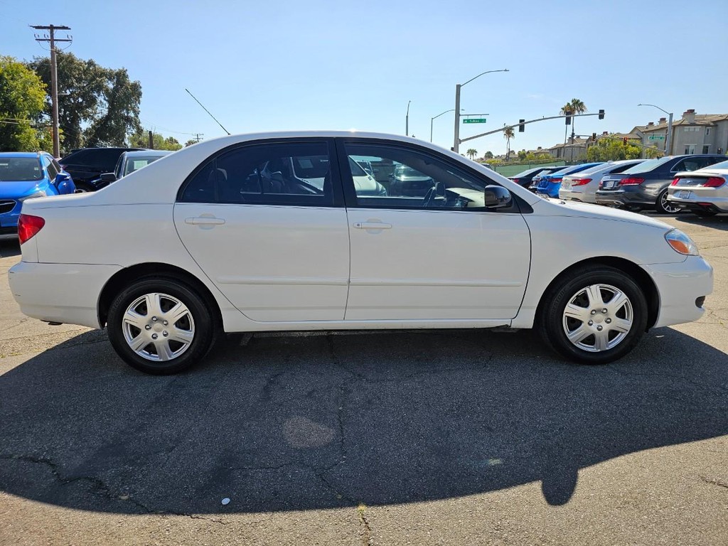 Toyota Corolla Vehicle Full-screen Gallery Image 6