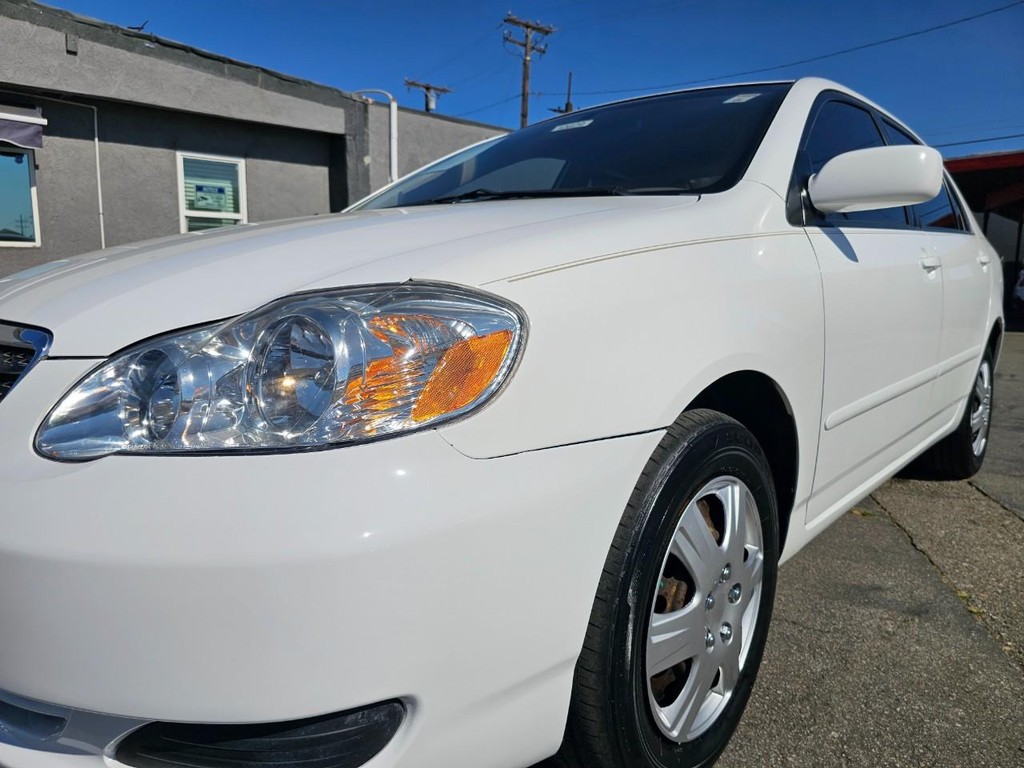 Toyota Corolla Vehicle Full-screen Gallery Image 10
