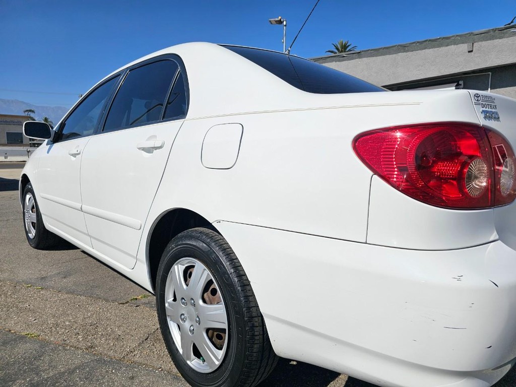 Toyota Corolla Vehicle Full-screen Gallery Image 11