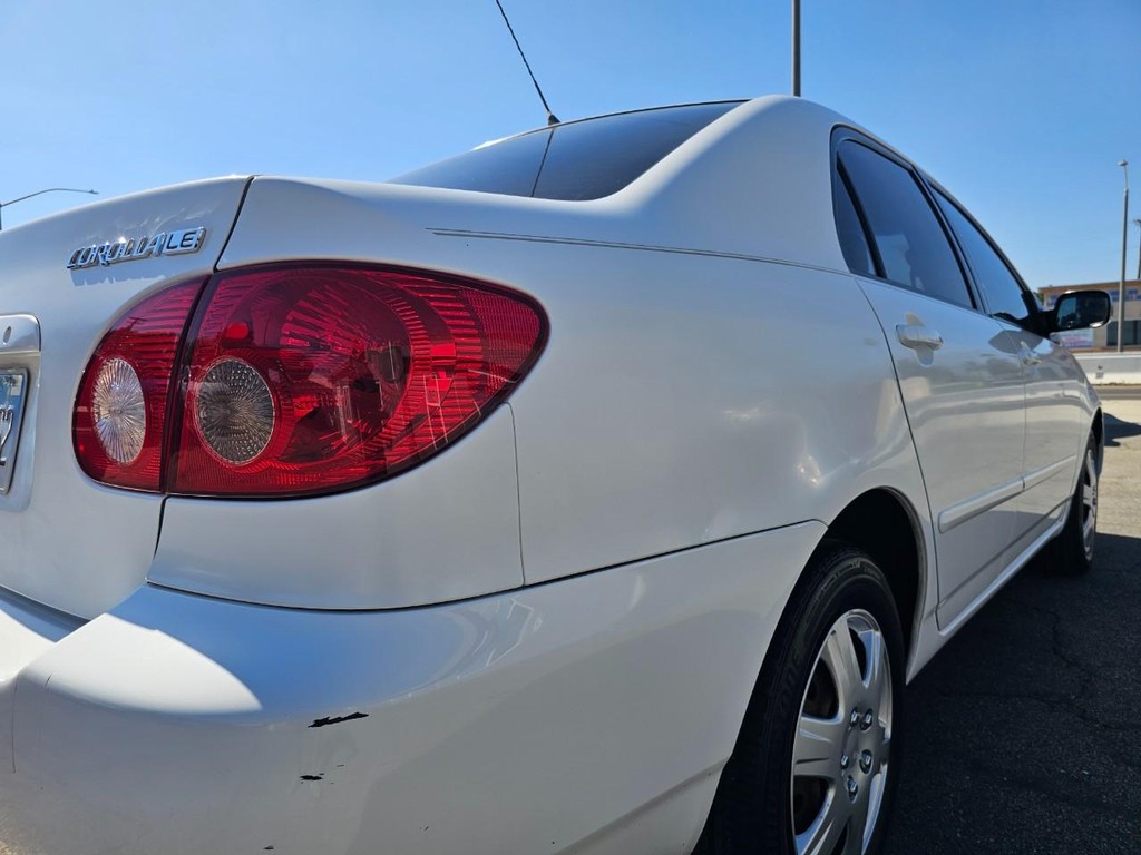Toyota Corolla Vehicle Full-screen Gallery Image 12