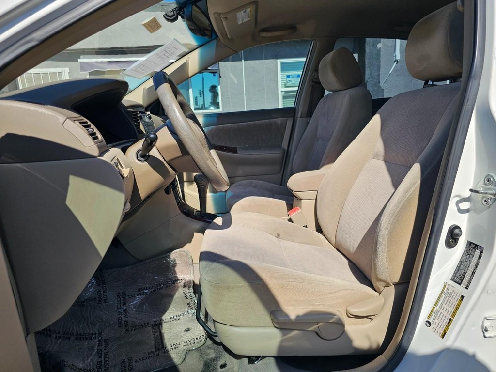 Toyota Corolla Vehicle Full-screen Gallery Image 15