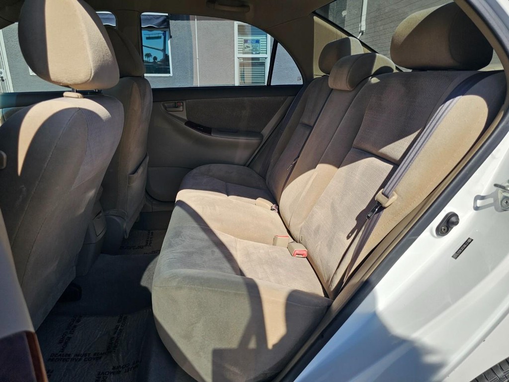 Toyota Corolla Vehicle Full-screen Gallery Image 20