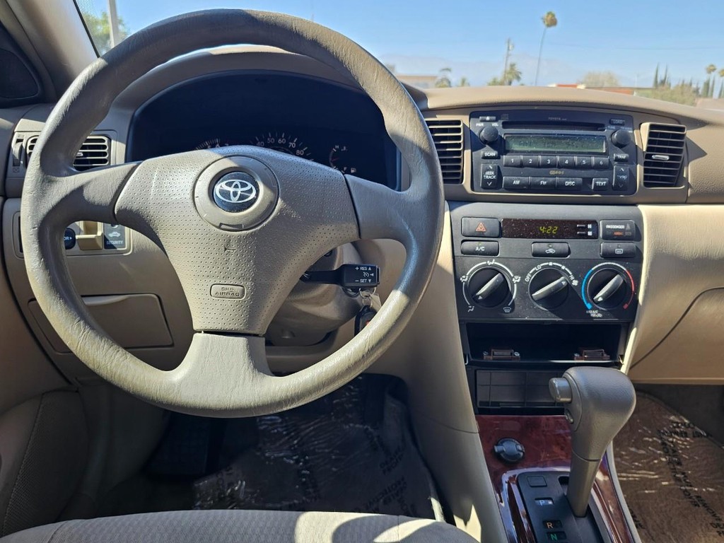 Toyota Corolla Vehicle Full-screen Gallery Image 22