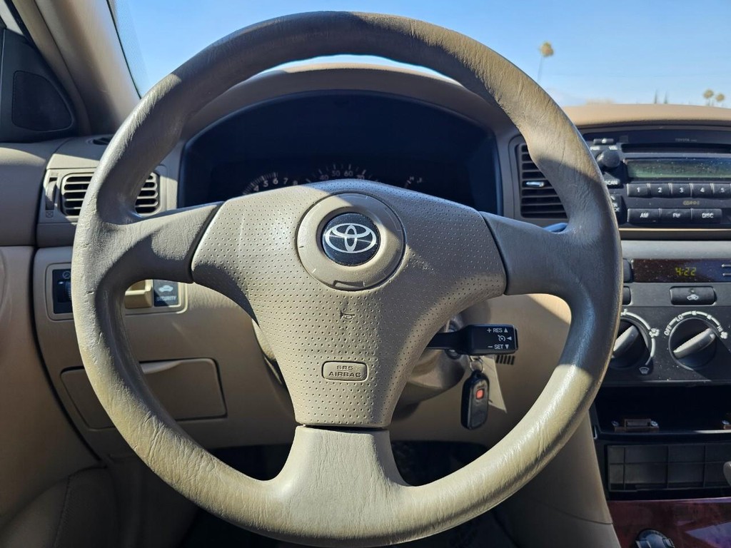 Toyota Corolla Vehicle Full-screen Gallery Image 23