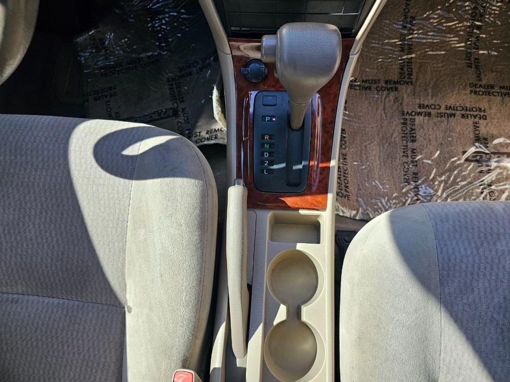 Toyota Corolla Vehicle Full-screen Gallery Image 26