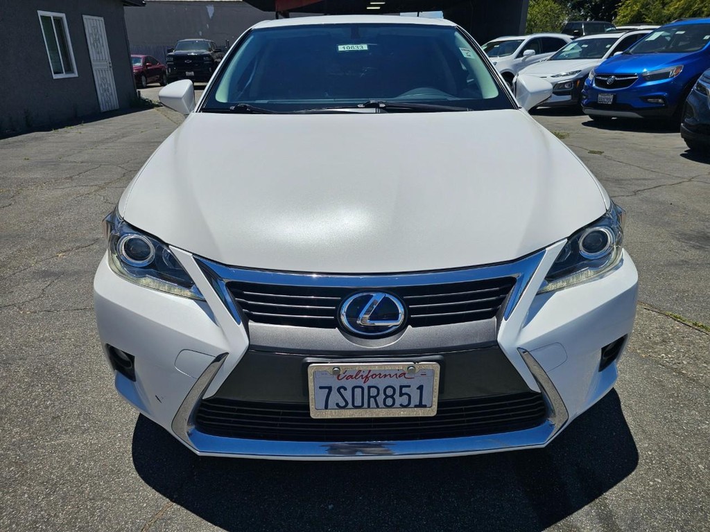 Lexus CT 200h Vehicle Full-screen Gallery Image 8