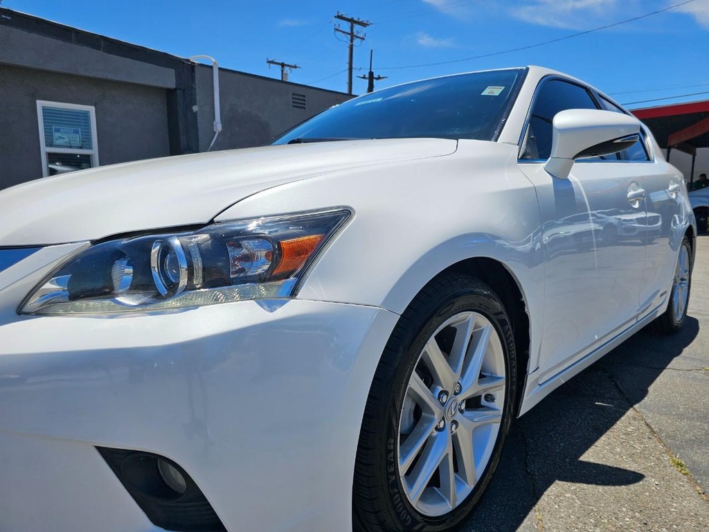 Lexus CT 200h Vehicle Full-screen Gallery Image 10