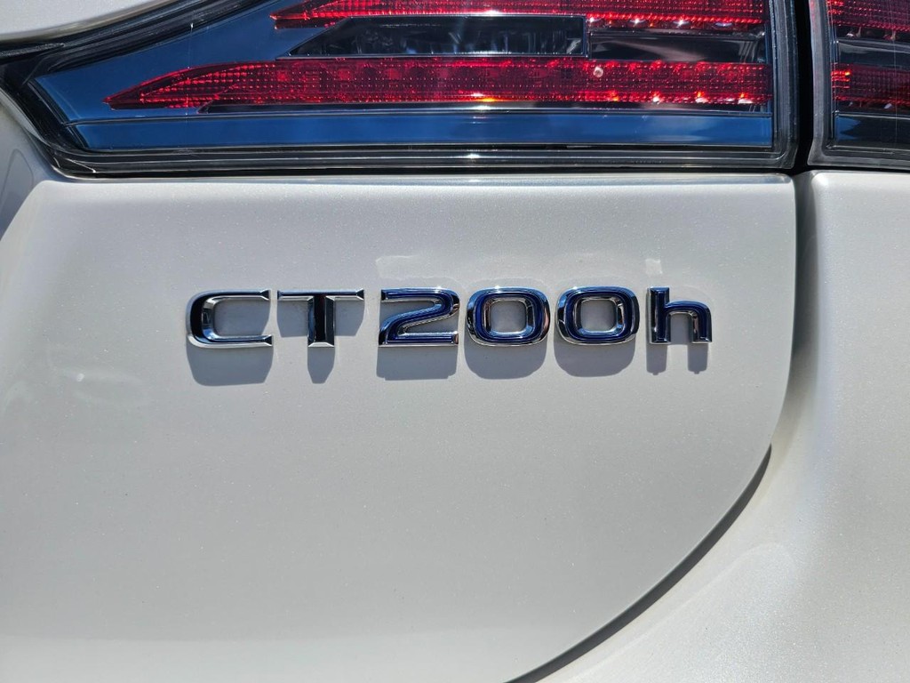 Lexus CT 200h Vehicle Full-screen Gallery Image 13