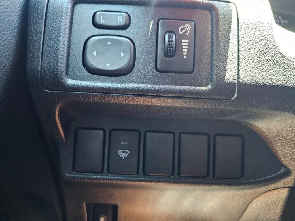 Lexus CT 200h Vehicle Full-screen Gallery Image 20