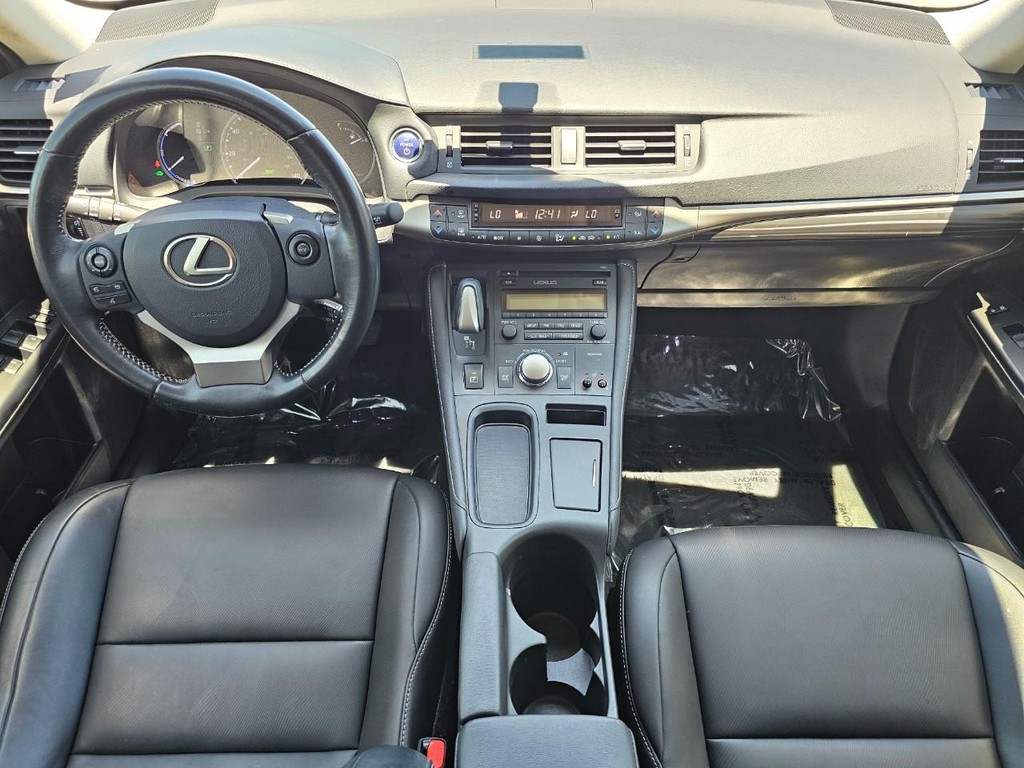 Lexus CT 200h Vehicle Full-screen Gallery Image 26