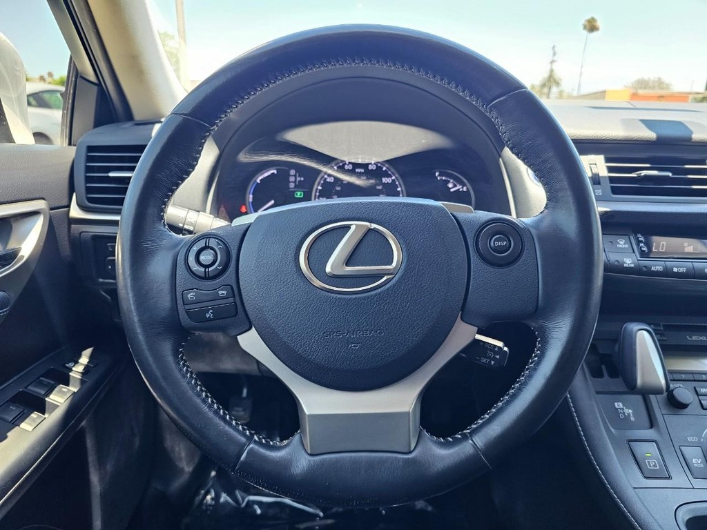 Lexus CT 200h Vehicle Full-screen Gallery Image 28