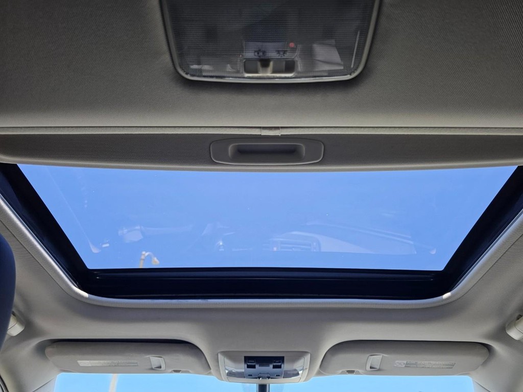 Lexus CT 200h Vehicle Full-screen Gallery Image 33
