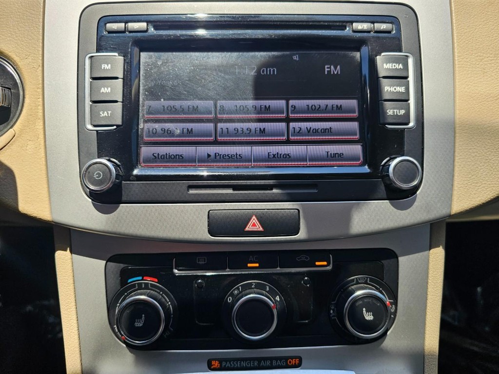 Volkswagen CC Vehicle Full-screen Gallery Image 19