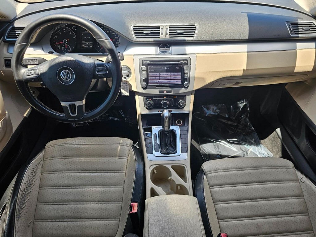 Volkswagen CC Vehicle Full-screen Gallery Image 21