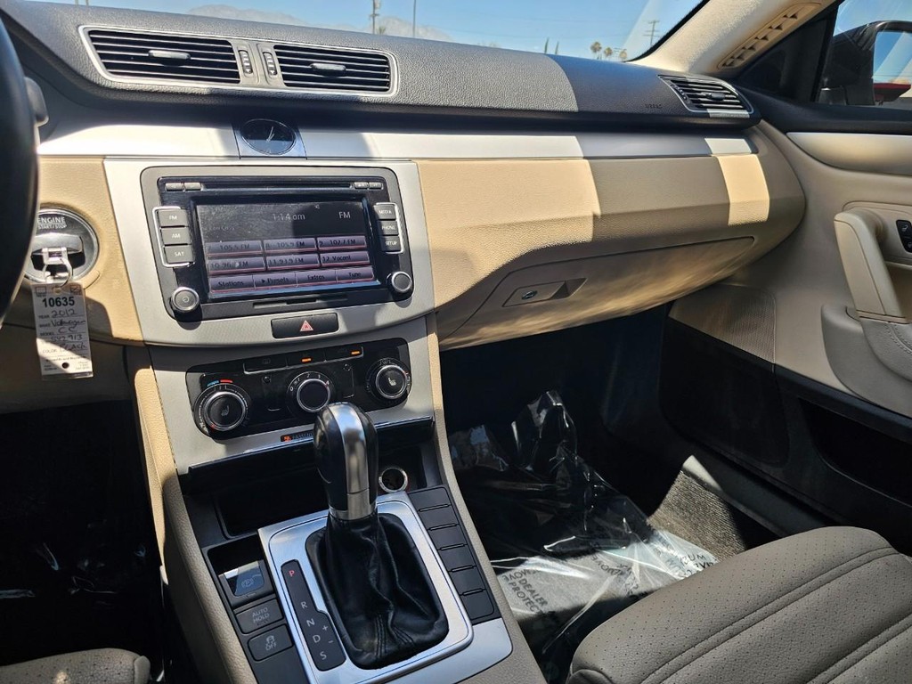 Volkswagen CC Vehicle Full-screen Gallery Image 23