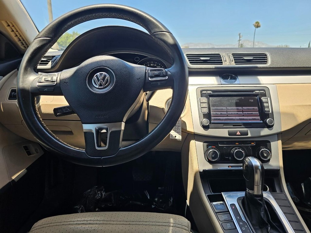 Volkswagen CC Vehicle Full-screen Gallery Image 24