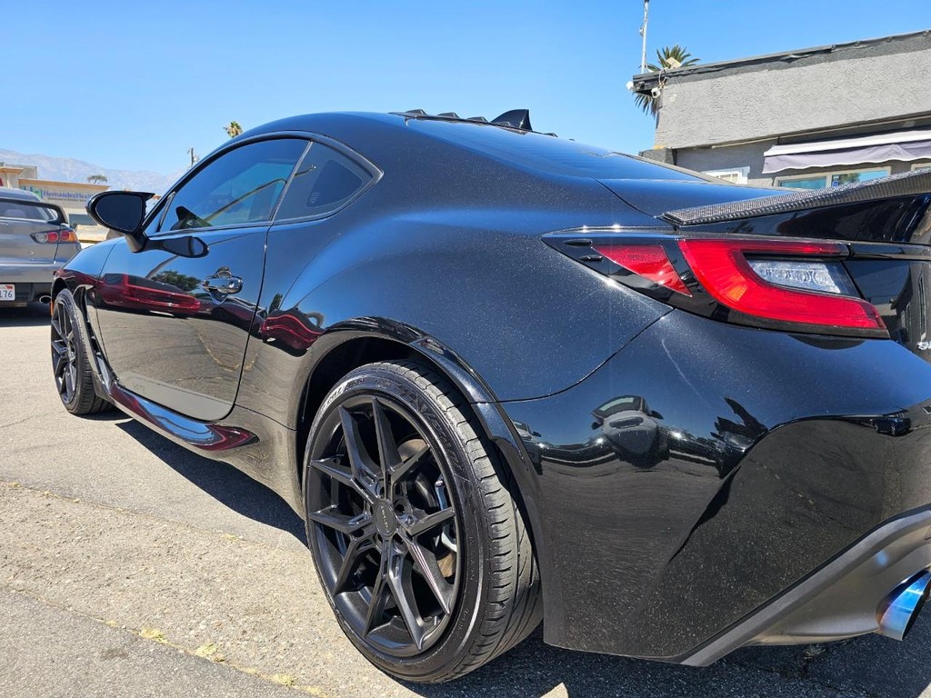 Subaru BRZ Vehicle Full-screen Gallery Image 12