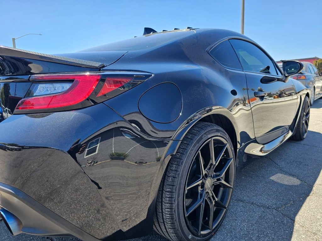 Subaru BRZ Vehicle Full-screen Gallery Image 13