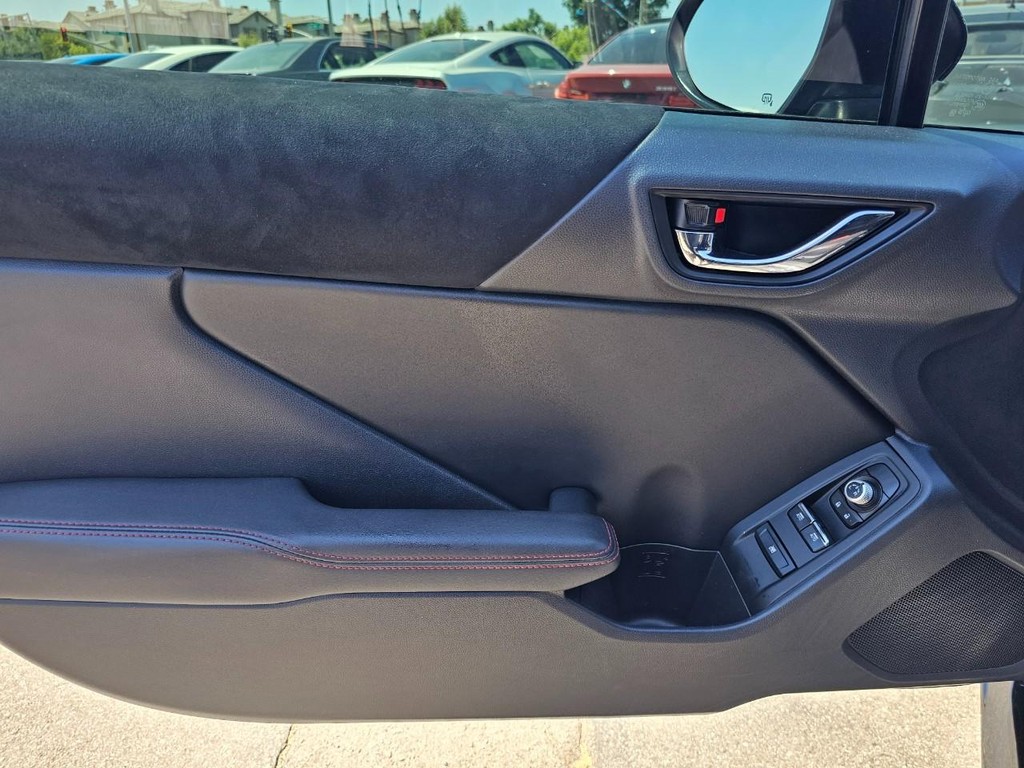 Subaru BRZ Vehicle Full-screen Gallery Image 16