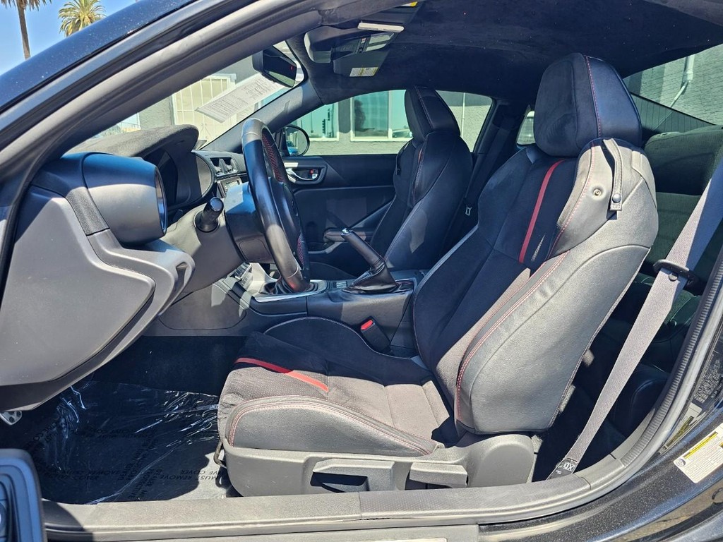 Subaru BRZ Vehicle Full-screen Gallery Image 17