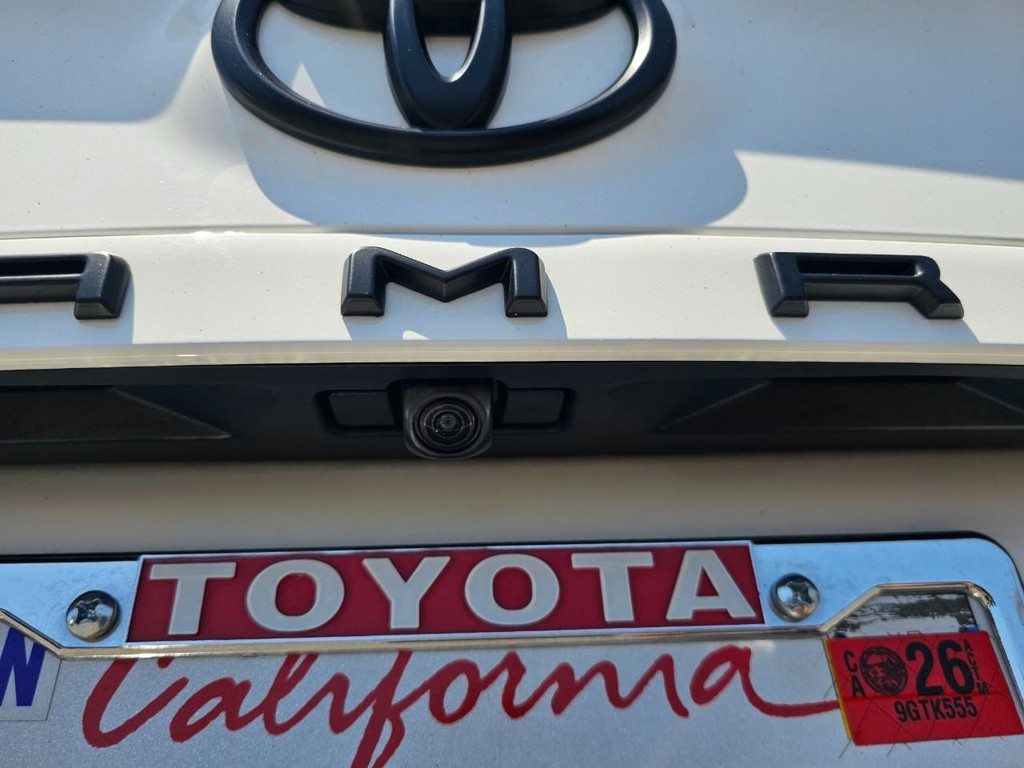 Toyota Camry Vehicle Full-screen Gallery Image 14