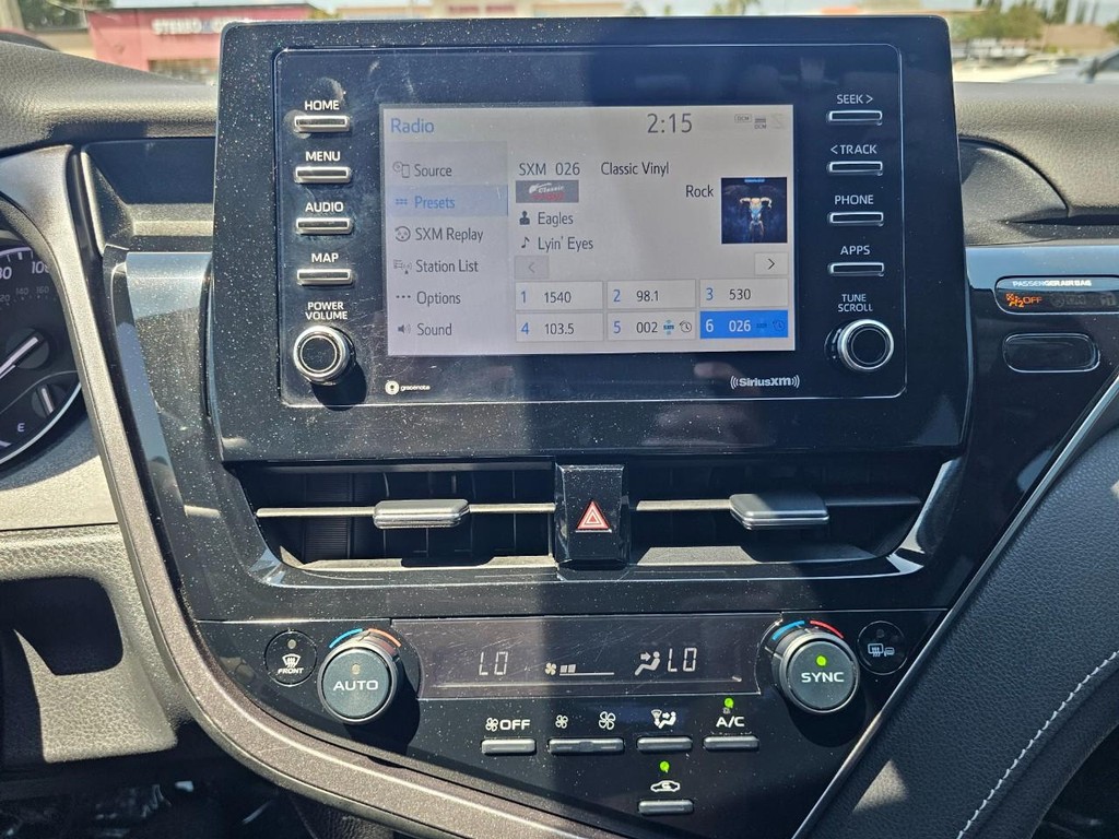 Toyota Camry Vehicle Full-screen Gallery Image 23