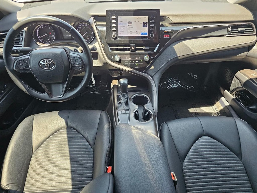 Toyota Camry Vehicle Full-screen Gallery Image 27