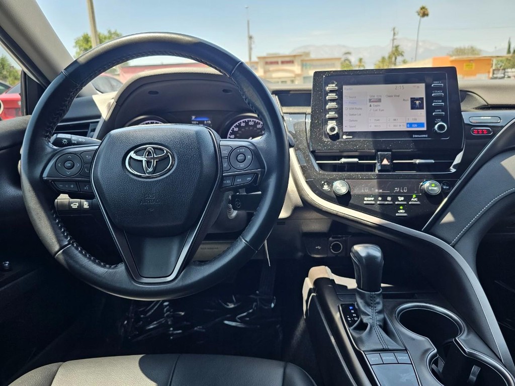 Toyota Camry Vehicle Full-screen Gallery Image 28