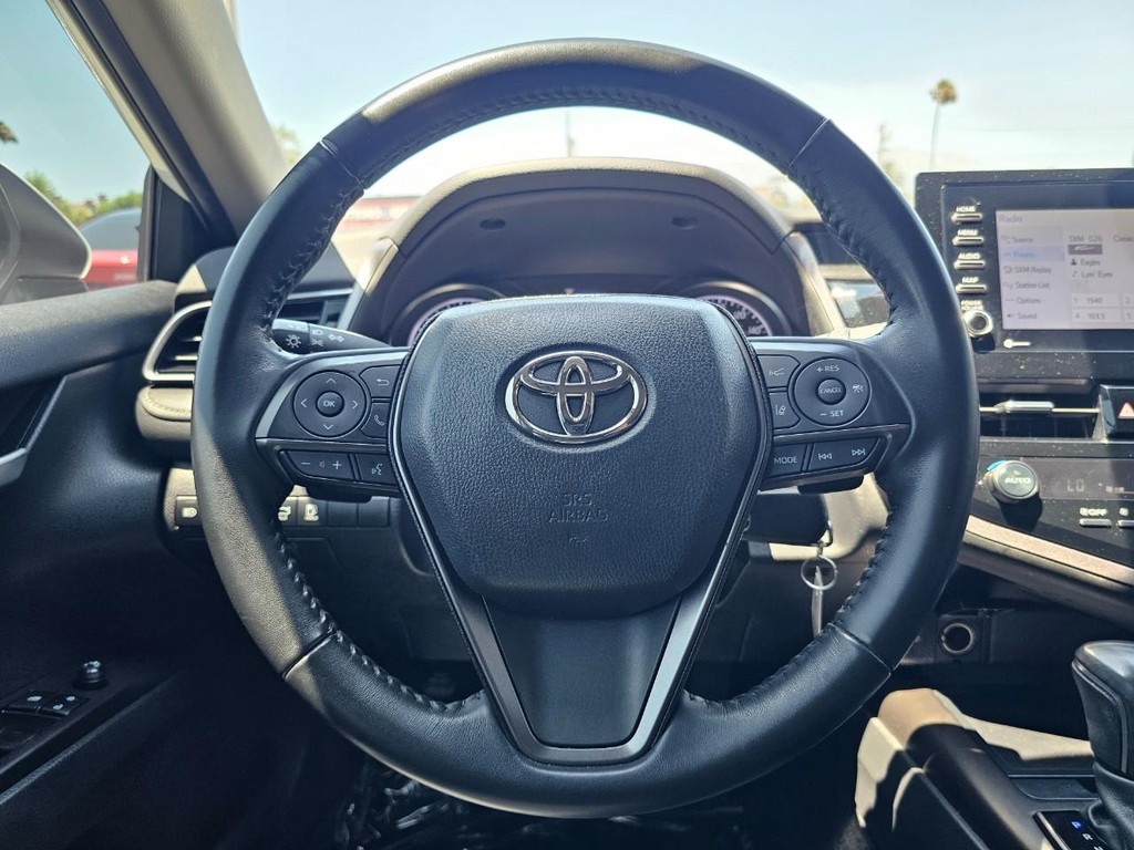 Toyota Camry Vehicle Full-screen Gallery Image 29