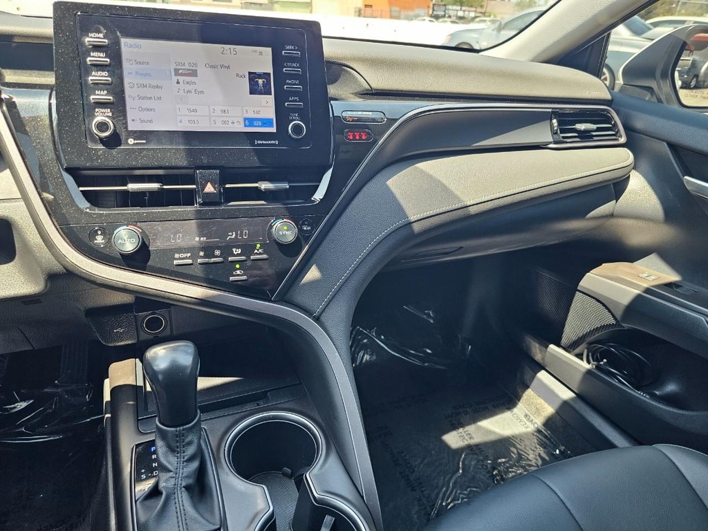 Toyota Camry Vehicle Full-screen Gallery Image 31