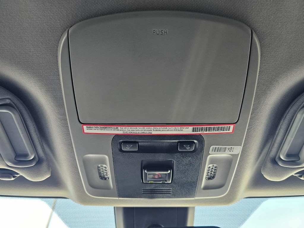 Toyota Camry Vehicle Full-screen Gallery Image 33