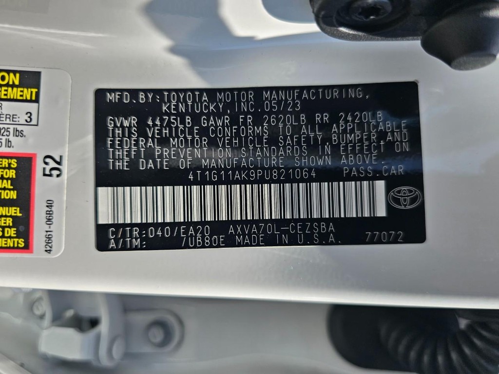 Toyota Camry Vehicle Full-screen Gallery Image 37