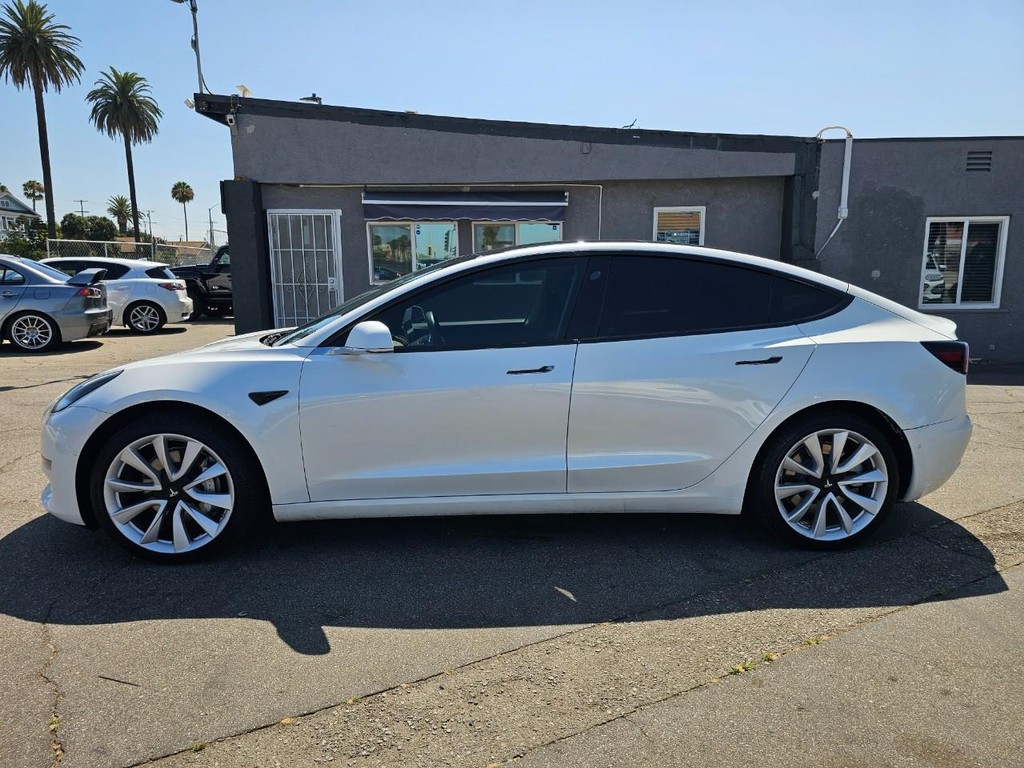 Tesla Model 3 Vehicle Full-screen Gallery Image 2