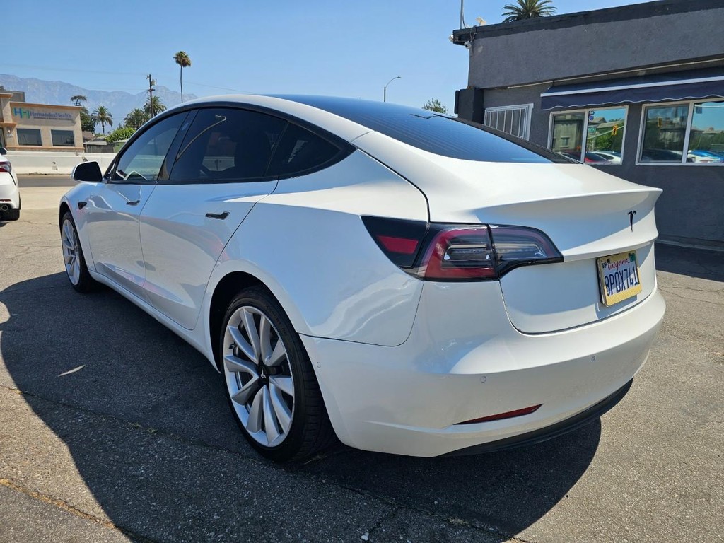 Tesla Model 3 Vehicle Full-screen Gallery Image 3